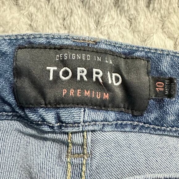 Torrid Boyfriend Jeans Women's 10 Blue Medium Wash Distressed Raw Hem - Picture 3 of 10